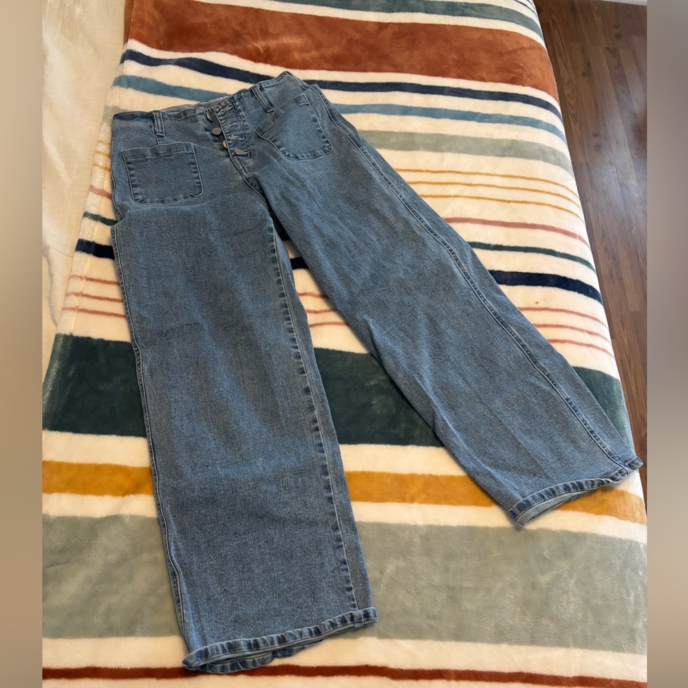 Cute wide leg 7/8 length jeans